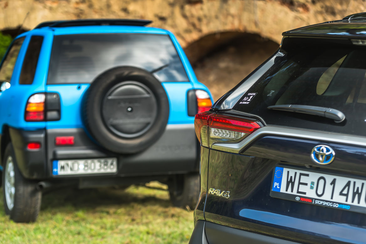 Toyota RAV4 mk. I & Toyota RAV4 mk. V