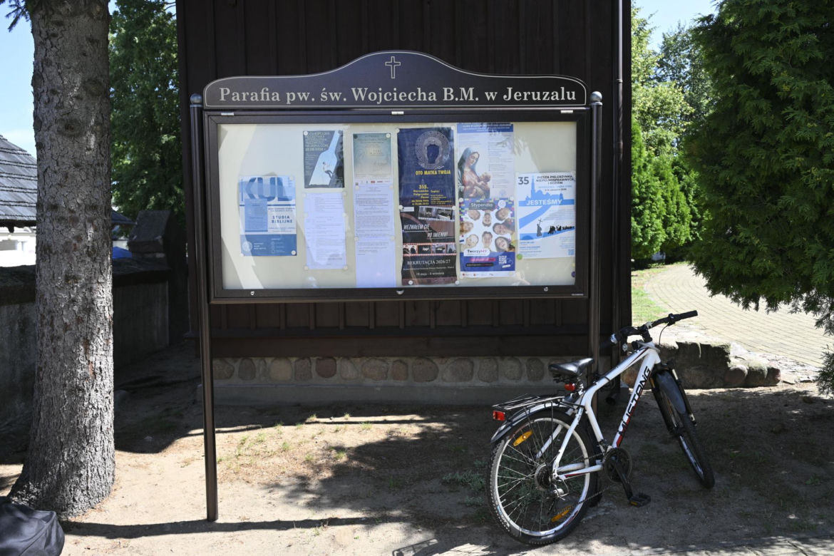 Tak zmienił się kościół z kultowego Rancza. Aktorzy zbierali na remont
