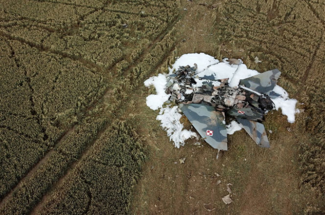Myśliwiec MIG-29 rozbił się pod Pasłękiem. Nie żyje pilot [WIDEO]