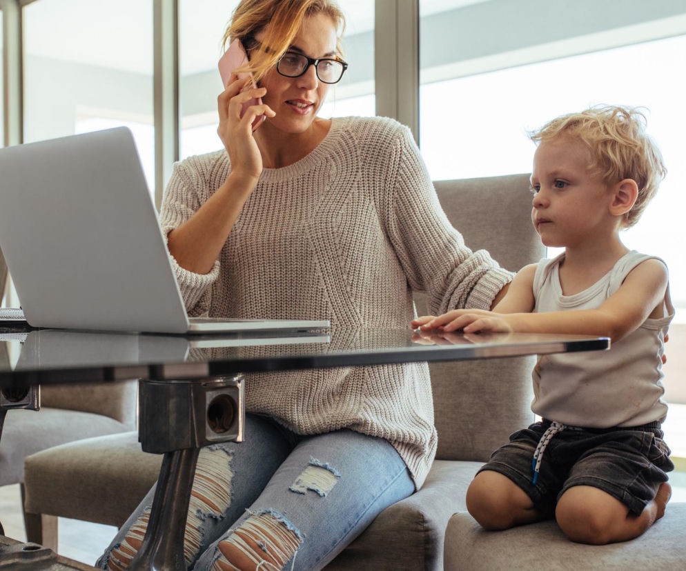 Pracujesz z domu i dziecko nie daje spokoju? Sprawdź, co działa