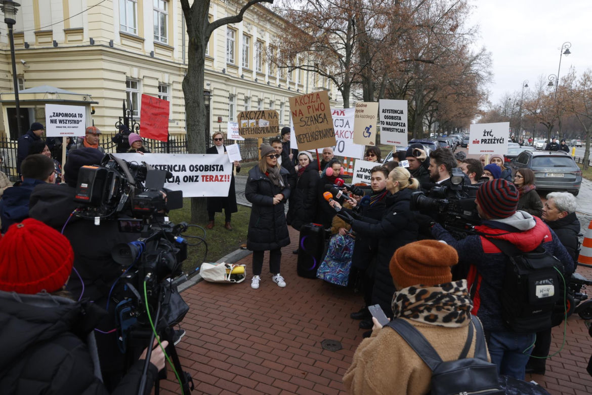 Protest osób z niepełnosprawnościami pod Kancelarią Premiera