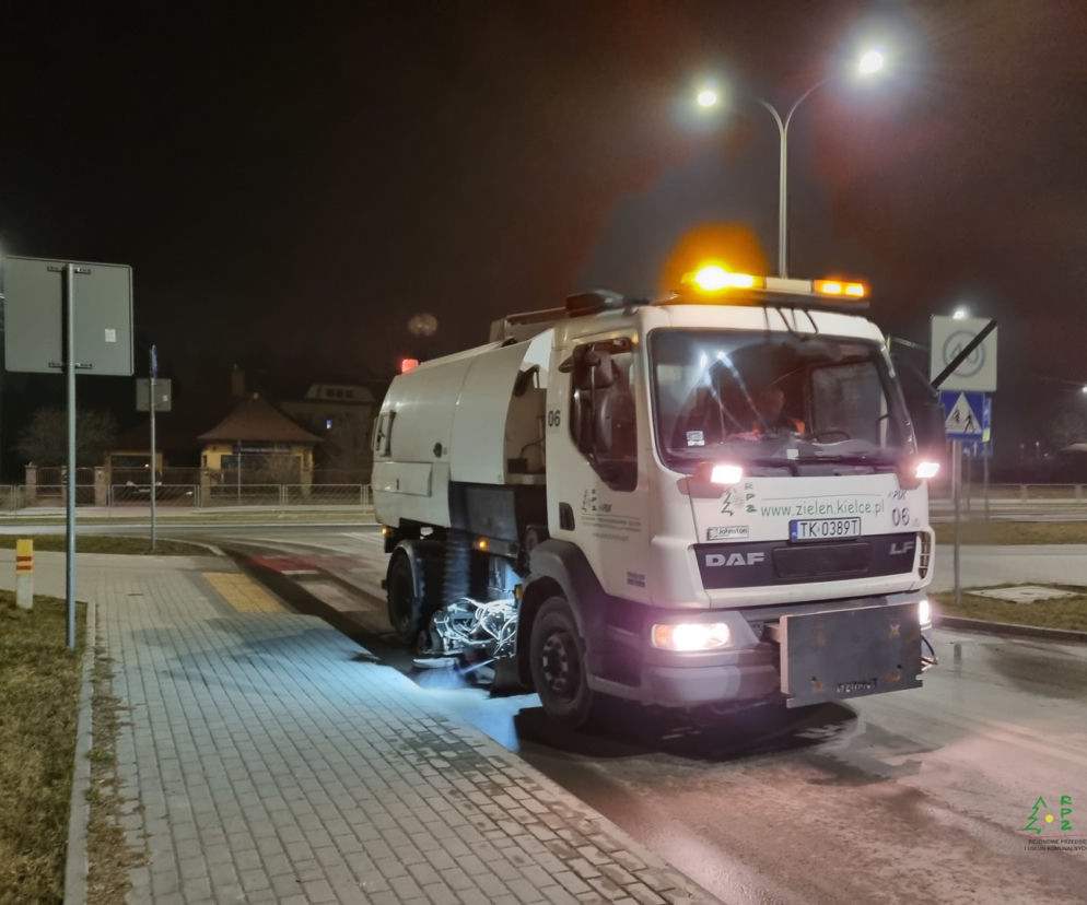 Pozimowe zamiatanie ulic w Kielcach