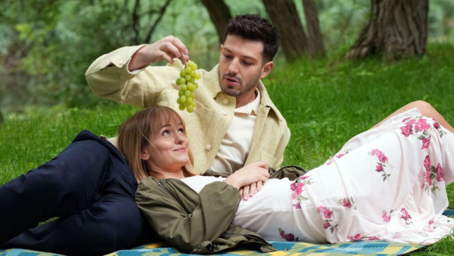 Barwy szczęścia, odc. 3285. Justin (Jasper Sołtysiewicz), Ola (Michalina Robakiewicz)