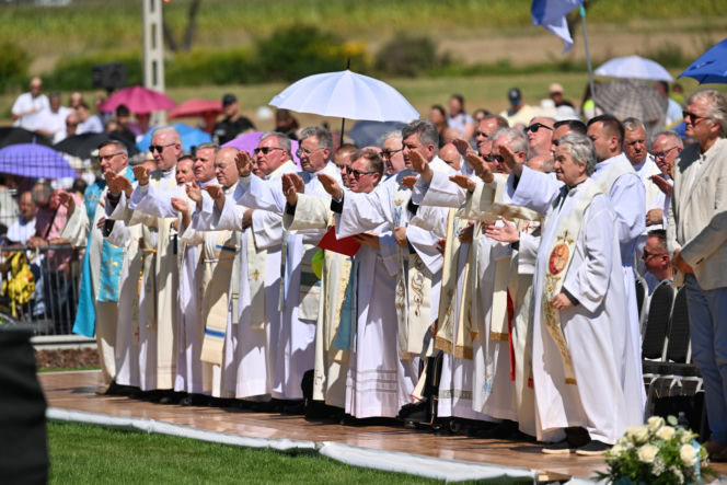 Poświęcenie pomnika Matki Boskiej w Konotopiu
