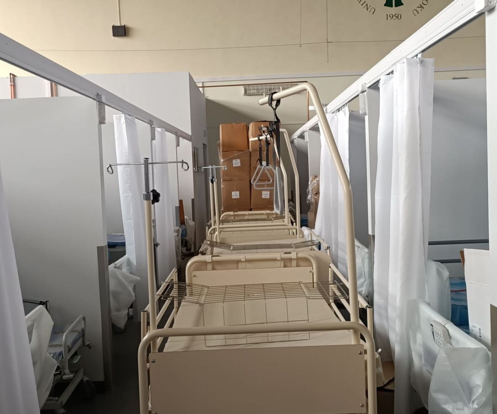 Szpital tymczasowy w Białymstoku przy ul. Wołodyjowskiego [ZDJĘCIA]