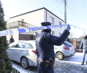 Dzieci uciekały. Matka dźgała je nożem