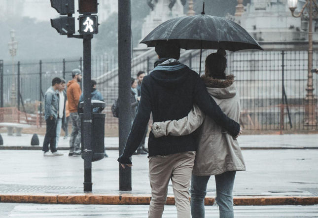 Załamanie aury uderzy w Polskę. IMGW ostrzega przed burzami i deszczem ze śniegiem