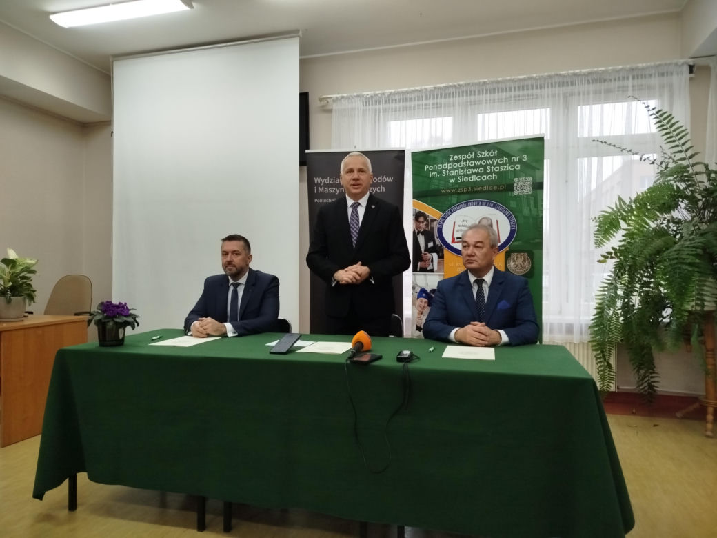 Skorzysta miasto, uczniowie i nauczyciele. Siedlecka „Samochodówka” podpisała umowę patronacką z Politechniką Warszawską