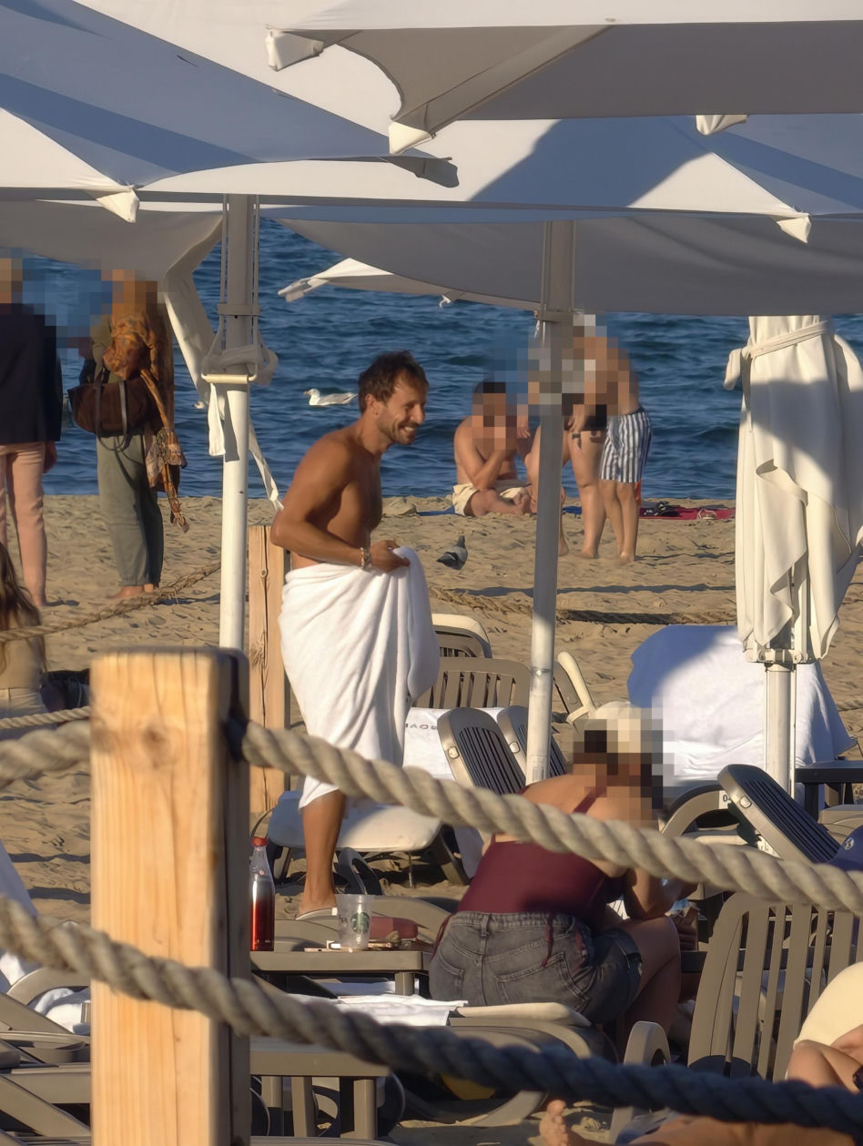 Mateusz Banasiuk na plaży w Sopocie. Tak wyglądał, gdy zrzucił koszulkę!