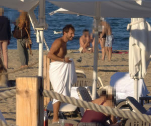 Mateusz Banasiuk na plaży w Sopocie. Tak wyglądał, gdy zrzucił koszulkę!
