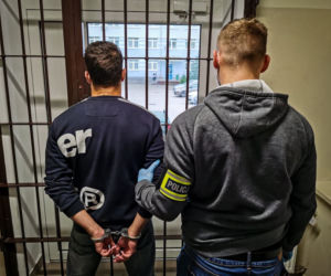 Walka o fileta z kurczaka w jednym ze sklepów. Złodziej kontra ochroniarz [ZDJĘCIA]