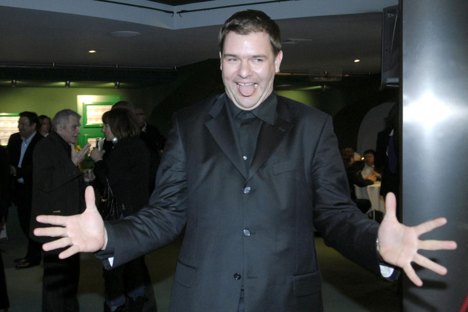 Tak Tomasz Karolak wyglądał prawie 20 lat temu! Już wtedy występował w hitowych komediach