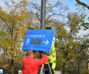 Tablice elektroniczne na placu Krasińskich
