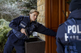 Policjantki i Policjanci, odcinek 1389: nieznany narkotyk z sieci powala kolejnych nastolatków, a policjanci rozpoczynają poszukiwania dilera