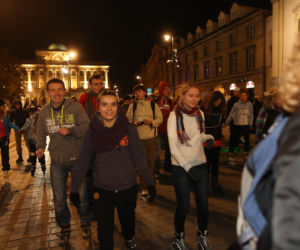 Nightskating. Warszawiacy przejechali stolicę na rolkach [Zdjęcia]