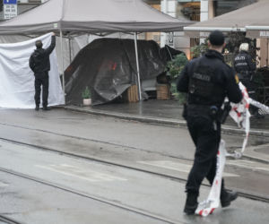 Półnagi nożownik atakował przechodniów na ulicach Oslo. Został zastrzelony 