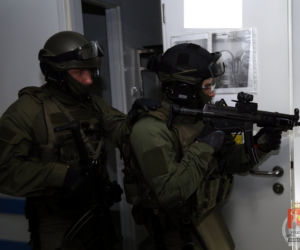Ćwiczenia policji w hotelu Novotel Warszawa Centrum