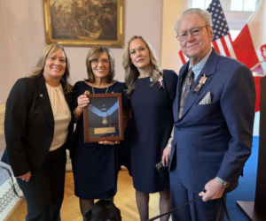 Wręczenie Krzyża Wielkiego Orderu Zasługi RP rodzicom Michaela Ollisa w Waszyngtonie, DC