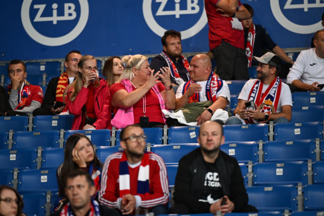 Tak kibice Wisły Kraków bawili się na trybunach. Znajdź się na zdjęciach