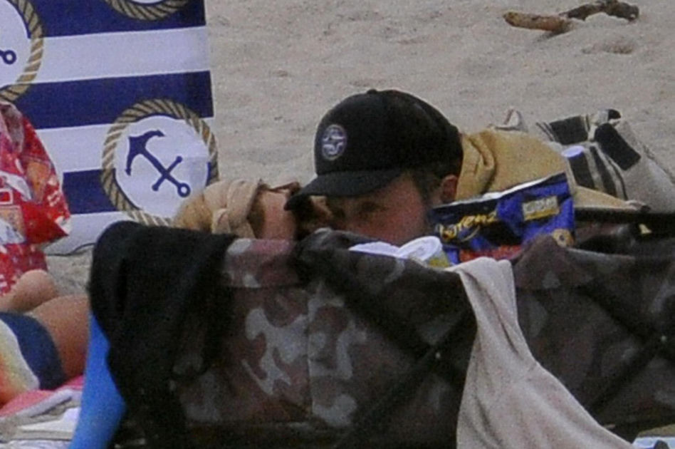 Borys Szyc z rodziną na plaży