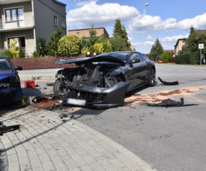 19-latka w Fiacie Seicento skasowała Ferrari GTC4 Lusso warte milion złotych