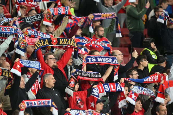 Tak kibice Wisły Kraków bawili się na trybunach. Znajdź się na zdjęciach