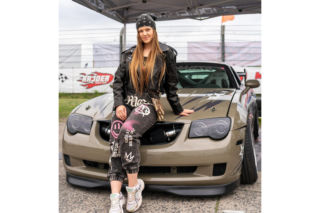 Aukcje od 1 zł, stuletnie auto z paczki i ikony driftingu. Święto klasyków na 10. Retro Motor Show w Poznaniu