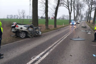 Renault Laguna rozdarte na kawałki. W wypadku zginęły dwie osoby