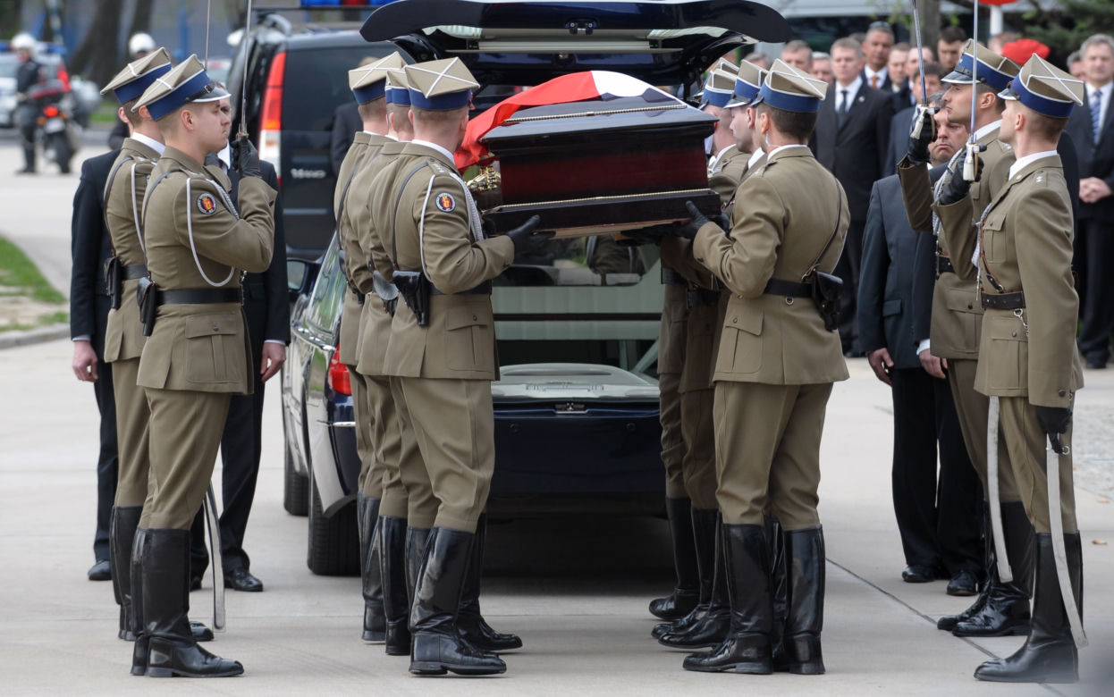 Ciało prezydenta Lecha Kaczyńskiego przyleciało do Polski