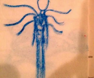 12-latka dźgnęła koleżankę, bo kazała jej postać z bajki. Jest na wolności!