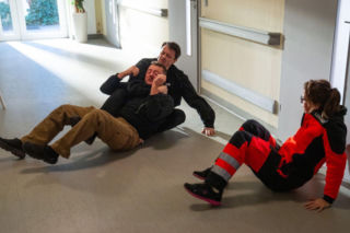 Barwy szczęścia, odcinek 3368: Kolejny atak w szpitalu! Daniel rzuci się na napastnika i uratuje Szczepkę - ZDJĘCIA