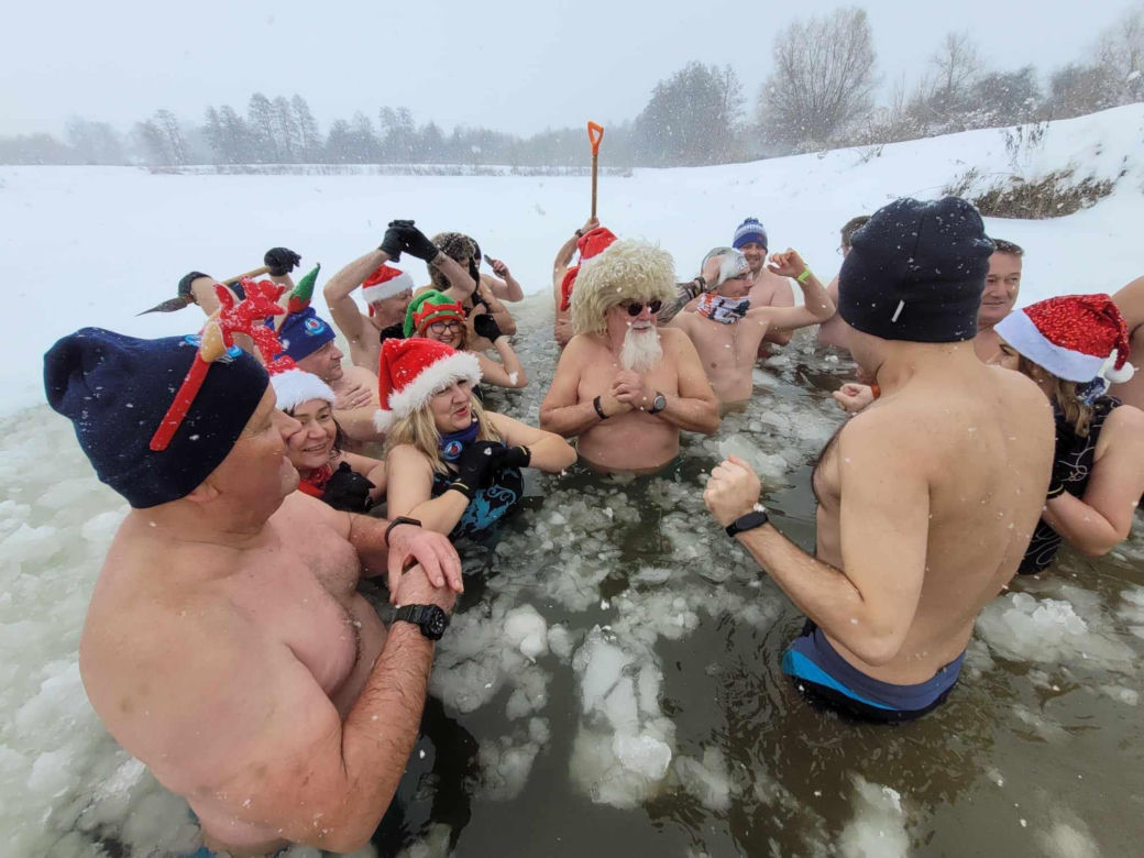Rozkuli lód i weszli do wody. Tak wyglądało morsownaie w woj. lubelskim!