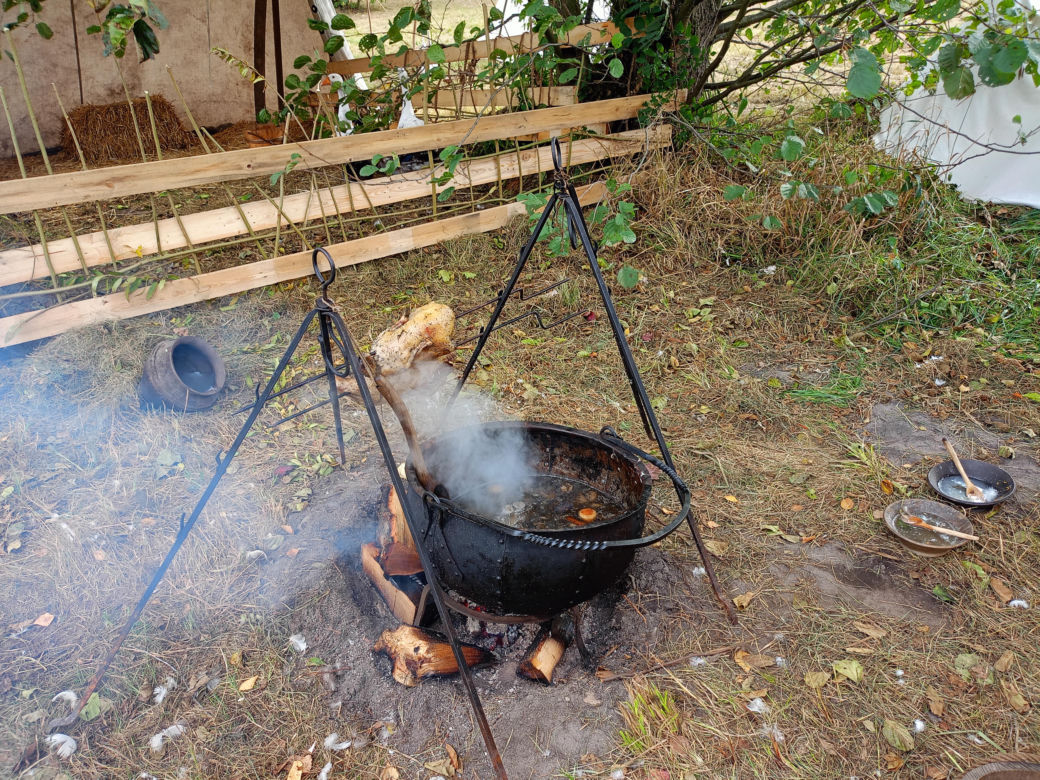 Odbywający się w Mrozach Festyn Archeologiczny to wydarzenie, które z roku na rok przyciąga coraz więcej umieszkańców regionu i turystów