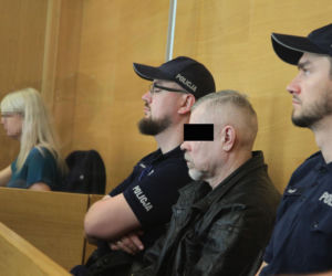 Zjadł flaki i zasztyletował ratownika. Szokujące tłumaczenie w sądzie!