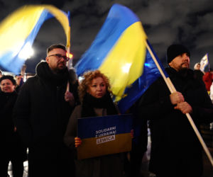 Warszawa solidarna z Ukrainą. Trzaskowski na wiecu RELACJA