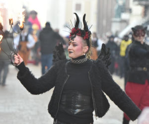 Orszak Trzech Króli 2026 w Toruniu. Zdjęcia z samego serca starówki