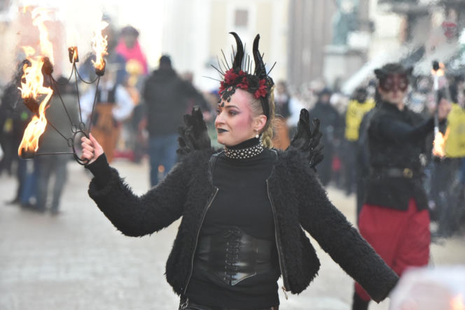 Orszak Trzech Króli 2026 w Toruniu. Zdjęcia z samego serca starówki