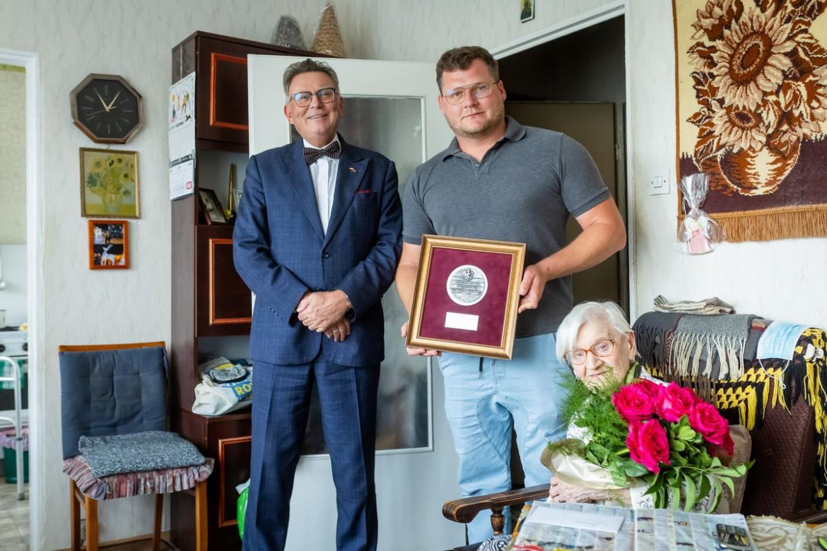 100-letnia pani Bernadetta zdradza swój sekret długowieczoności! To zaskoczy niejednego