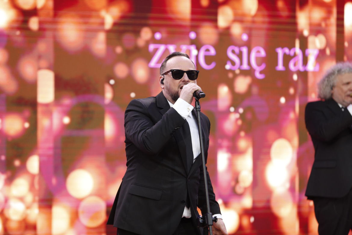 Znany dziennikarz i brat pogodynka TVP na scenie w Opolu. Grają w jednym zespole! Mało kto o tym wiedział 