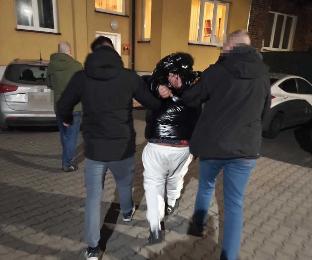 Z nożem w ręku zaatakował nastolatków. Po napaści paradował w skradzionej kurtce