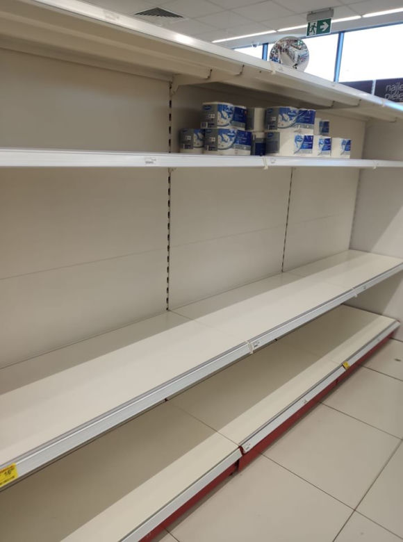 Toruń ruszył na masowe zakupy i napotkał puste półki. Radzimy - nie popadajcie w panikę!