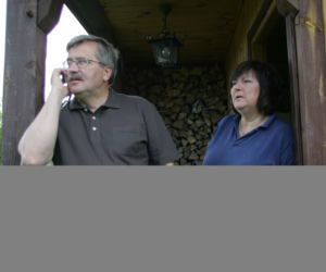 Bronisław Komorowski robił porządki na wiosce