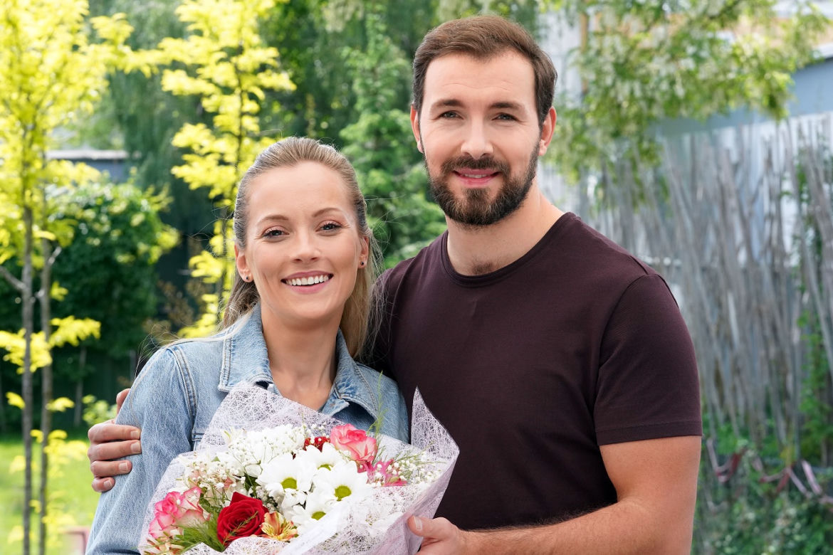 Barwy szczęścia, odc. 2729: Renata (Anna Mrozowska), Marcin Kodur (Oskar Stoczyński) 	