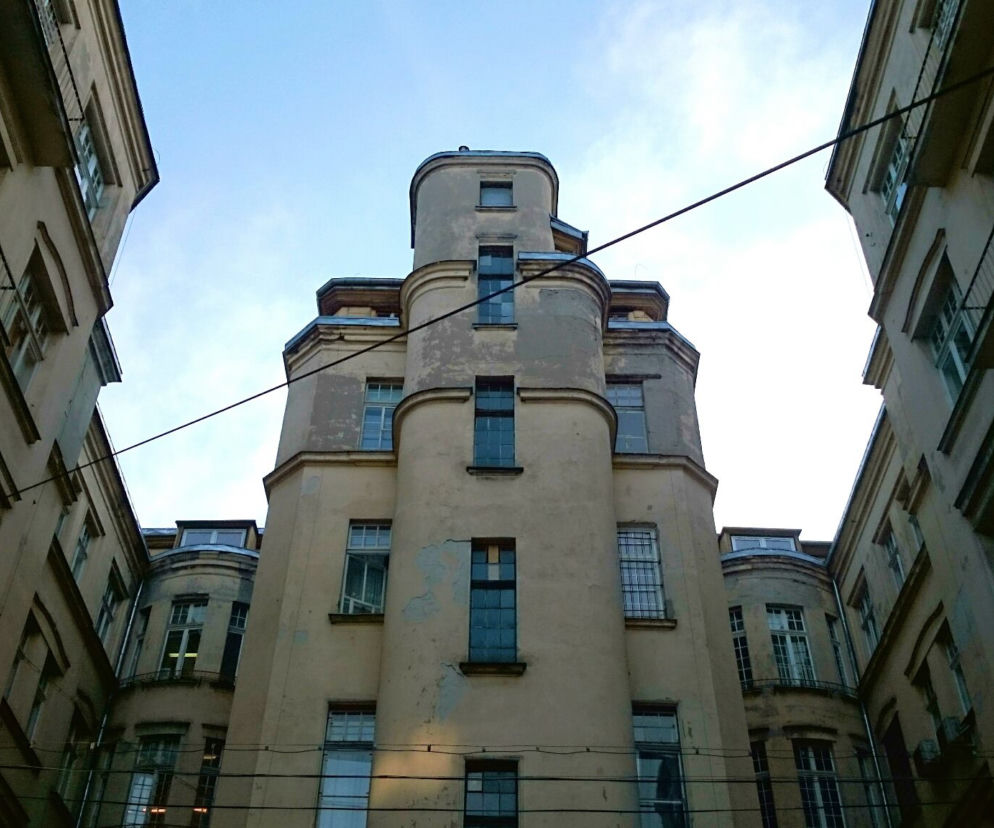 W kamienicy przy Piotrkowskiej 175 mieści się siedziba ZDiT