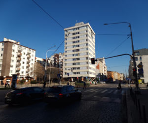 Trzonolinowiec - wieżowiec przy Kościuszki we Wrocławiu z lat 60. przed remontem