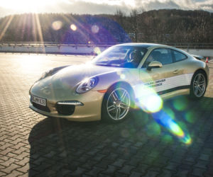 Dzieci za kierownicą Porsche podczas 24. Finału WOŚP