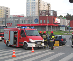 Łódź. Poranny wypadek na Retkini. Zderzenie opla i volkswagena