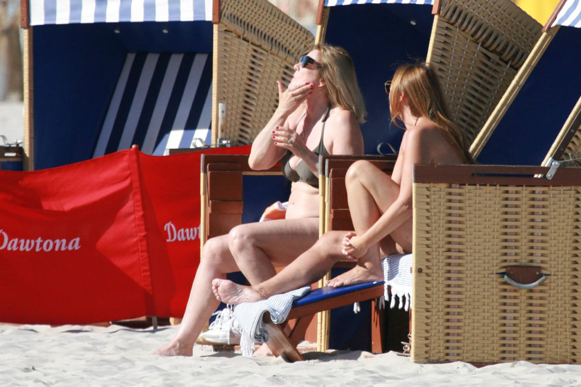 Grażyna Szapołowska na plaży