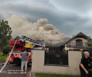 Groźny POŻAR domu w Tuszyn-Lesie