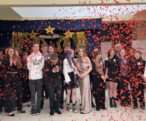 Dzień pełen emocji i wzruszeń. Maturzyści Baczyńskiego w Starachowicach żegnają szkołę